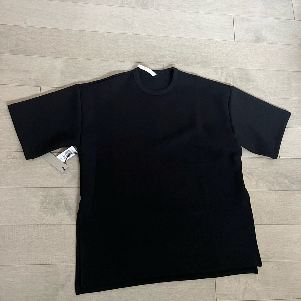 ARITZIA Babaton Downtime Black T shirt (s1)